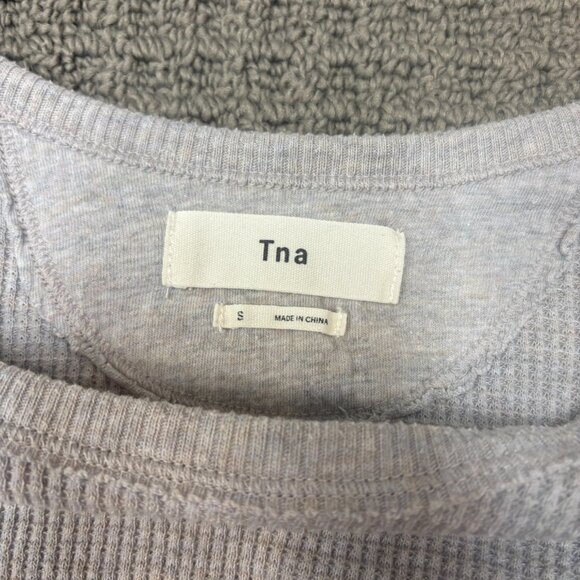 TNA Aritzia Shirt Small Cotton Blend Waffle Knit Scoop Neck Curved Hem Basic - Picture 8 of 10
